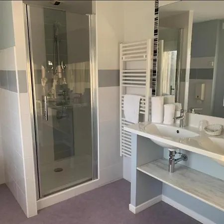 فندق Les Chambres De Fred 2*