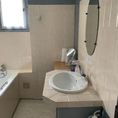 Отель Les Chambres De Fred 2*
